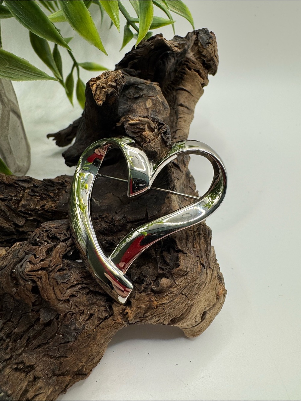 Trifari vintage open heart brooch, polished silver tone, EUC. - Picture 3 of 5